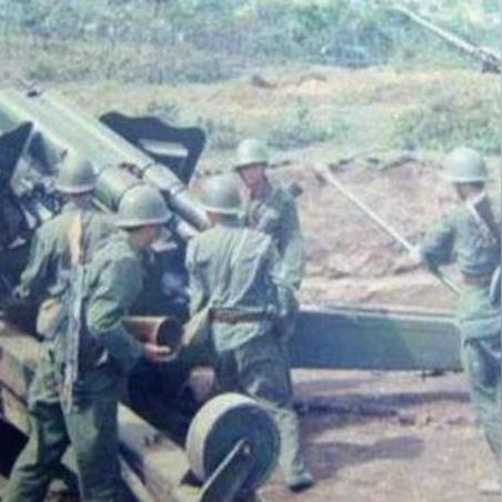 (生死游戏简介)生死游戏：弹雨中的生存挑战，谁将笑到最后？